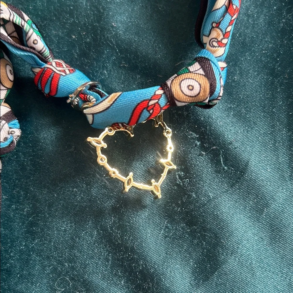 100% silk. Made in France. High quality scarf bracelet. With gold heart pendant! - Picture 7 of 16